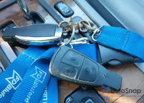 2000 Mercedes-Benz E 430 z USA, uszkodzony, nr VIN WDBJF70J1YB023094